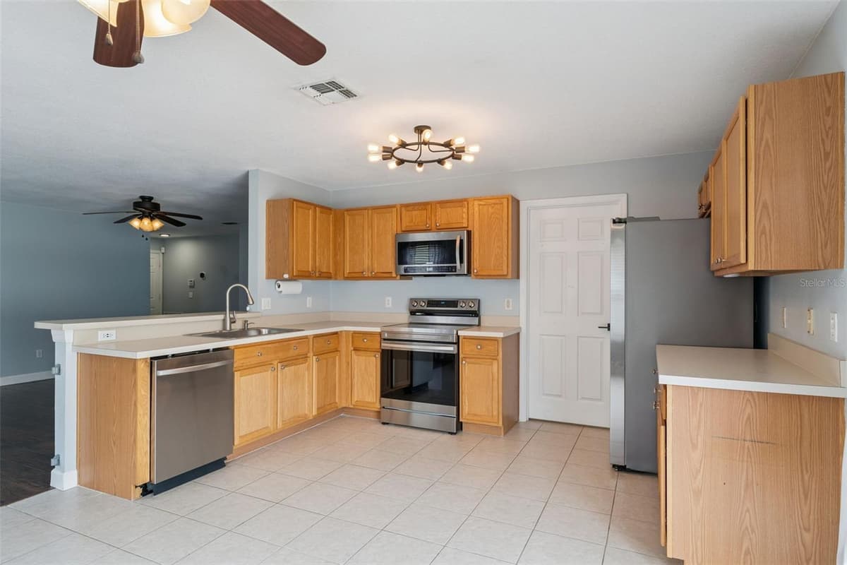 825 CLIFTON HILLS STREET — photo 7 of 50