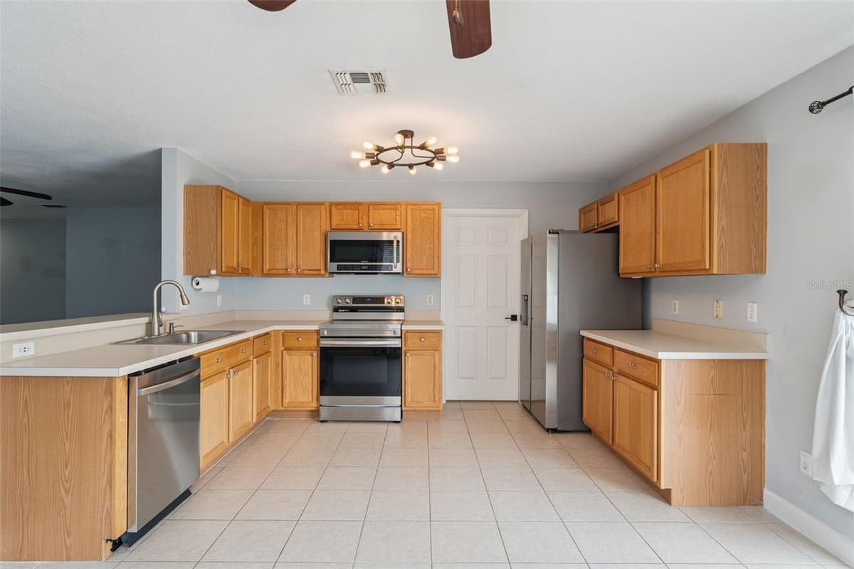 825 CLIFTON HILLS STREET — photo 8 of 50