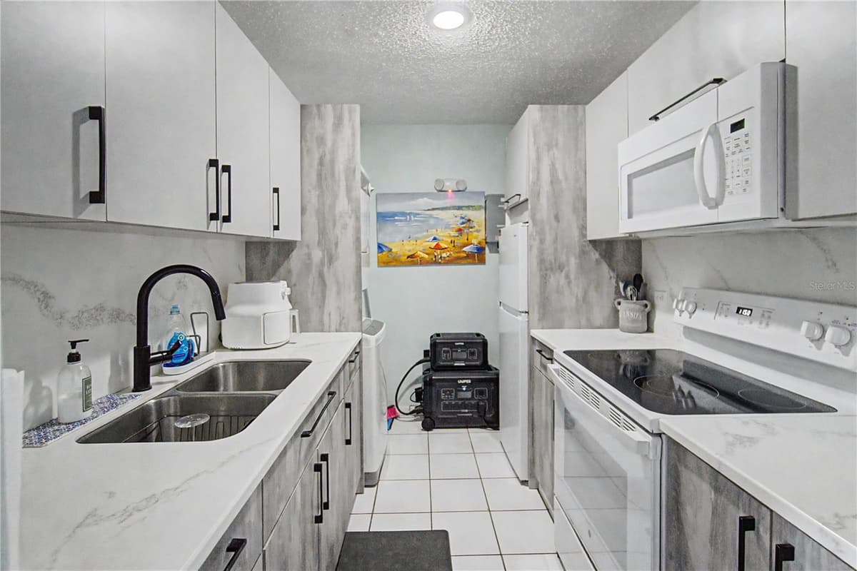 302 OCEAN DRIVE — photo 4 of 17
