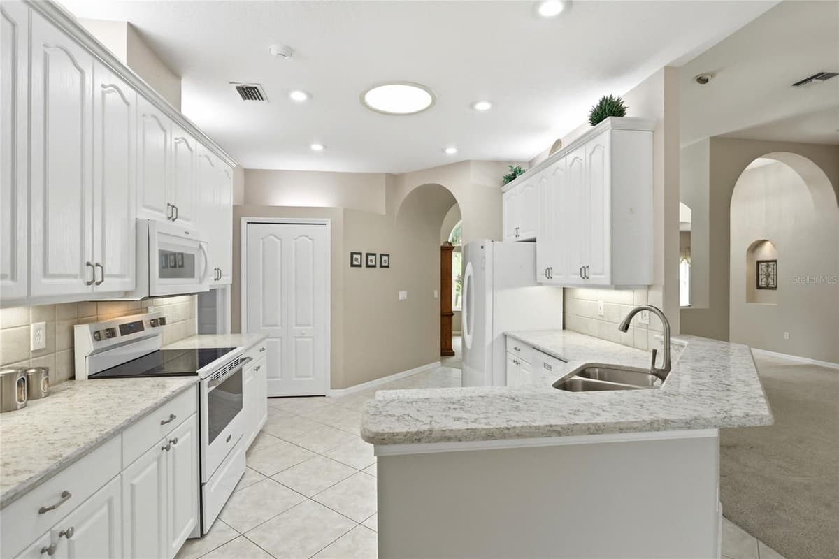 119 WINDING OAKS LANE — photo 5 of 54