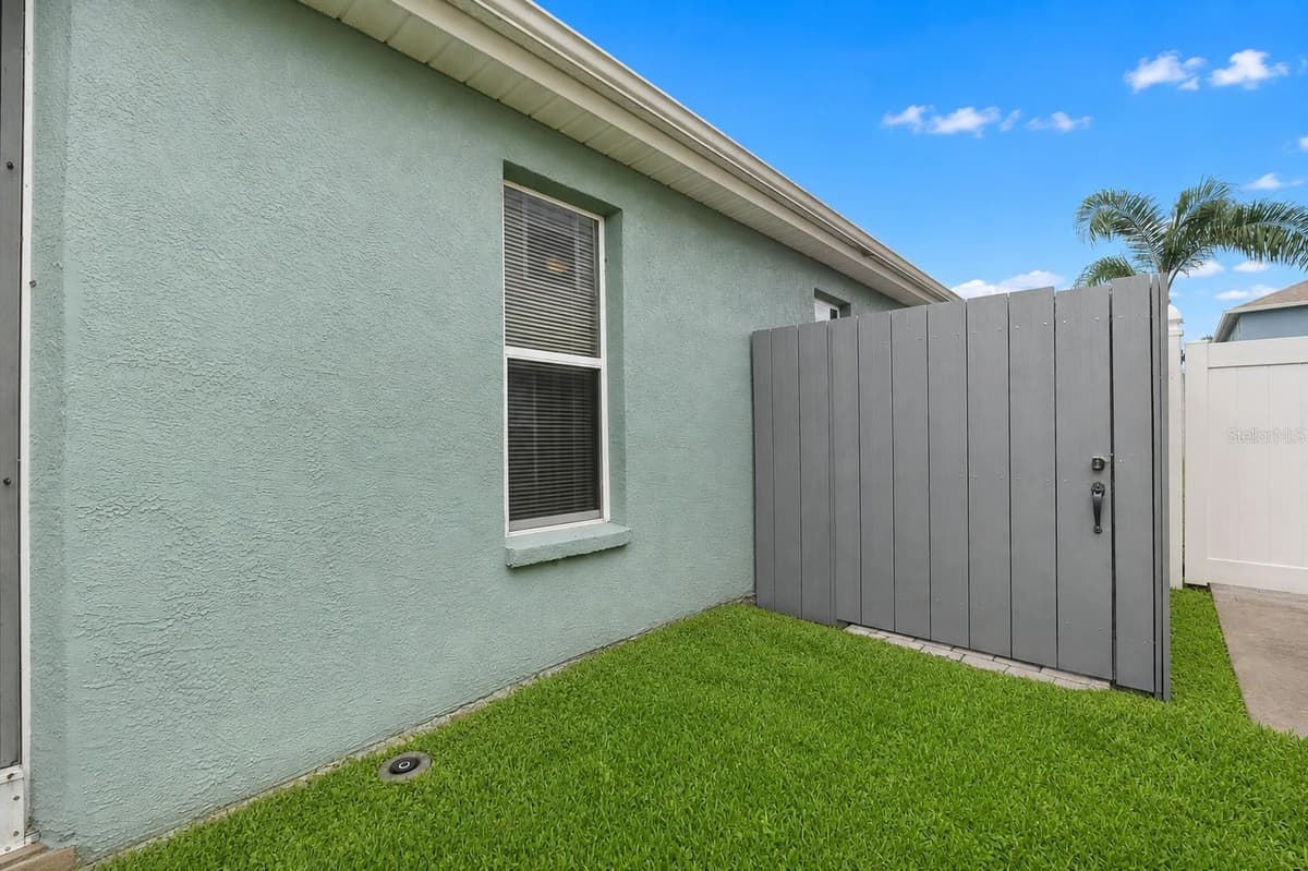 8620 PERSEA COURT — photo 5 of 36