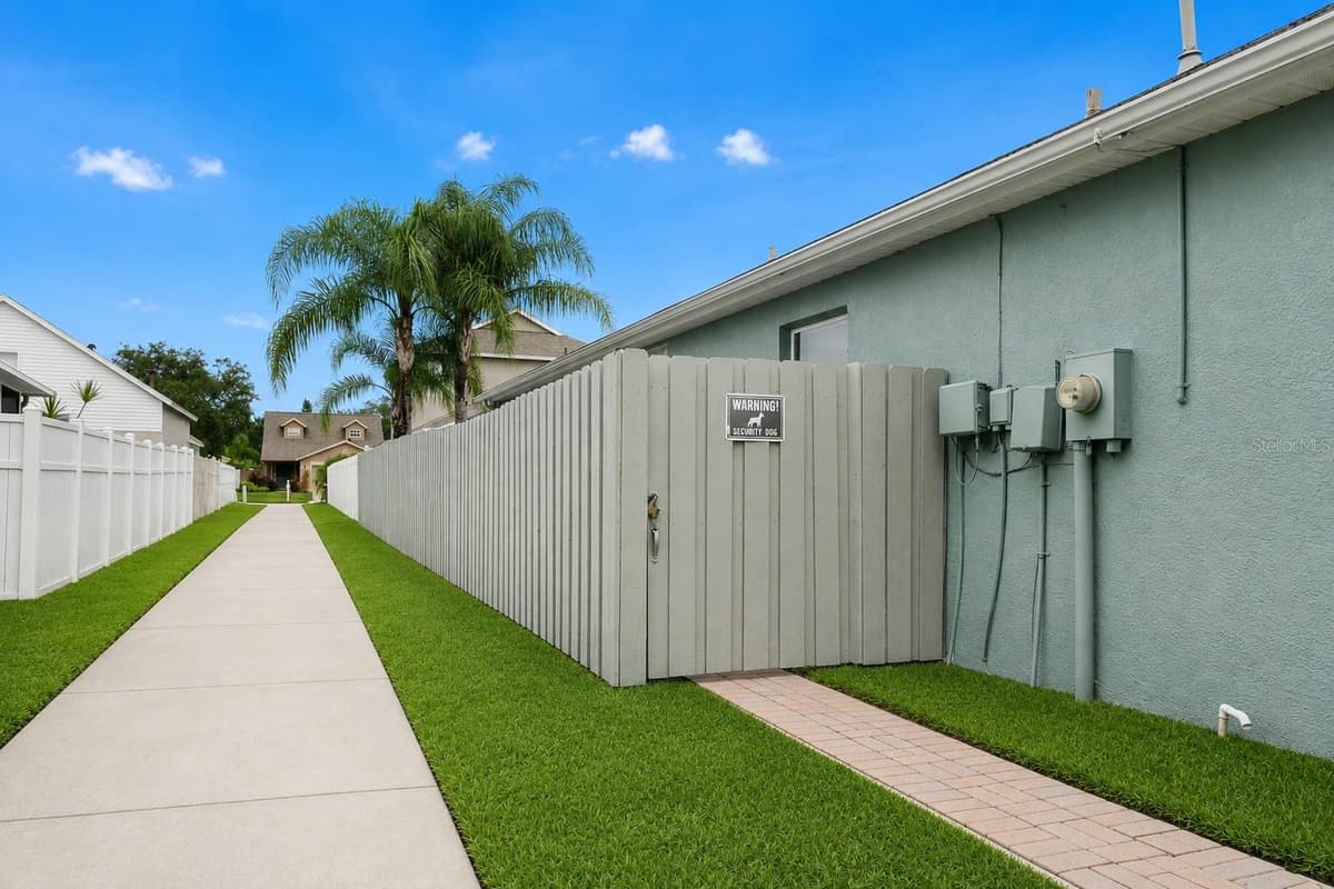 8620 PERSEA COURT — photo 4 of 36