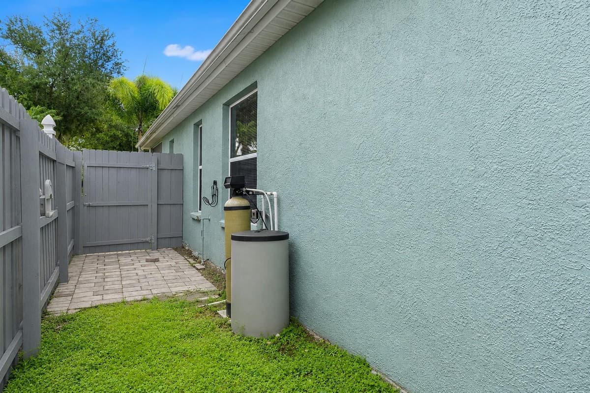 8620 PERSEA COURT — photo 6 of 36