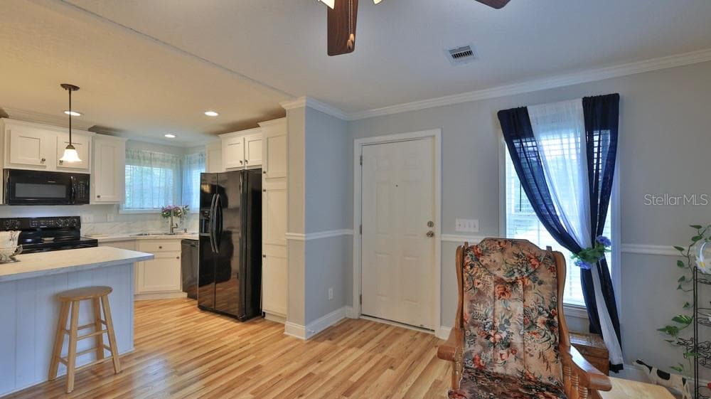 1157 MILLBROOK AVENUE — photo 3 of 37
