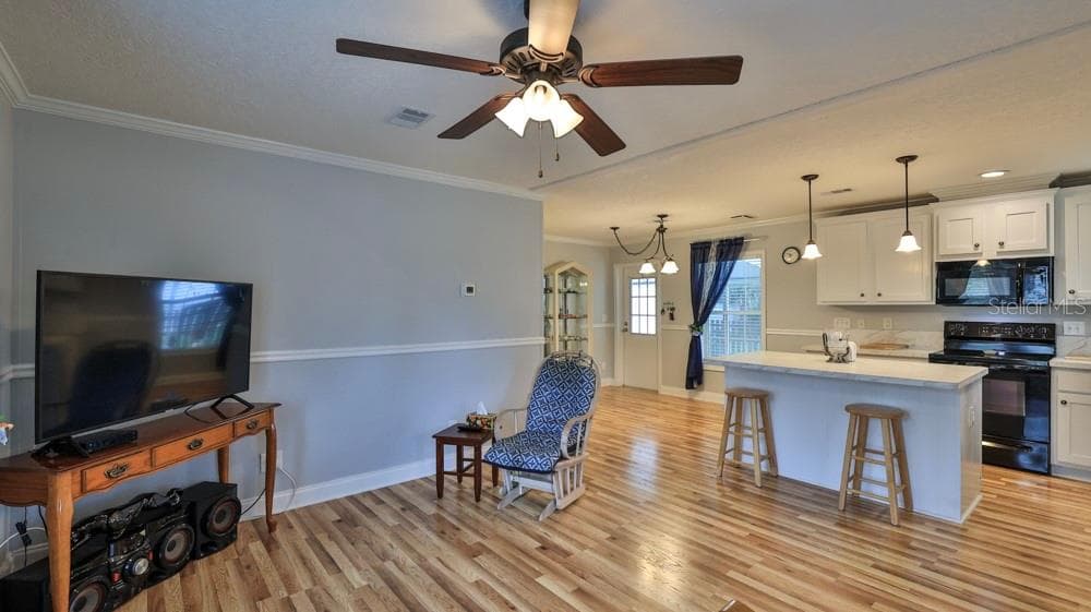 1157 MILLBROOK AVENUE — photo 4 of 37