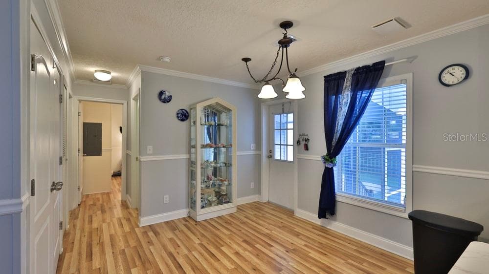 1157 MILLBROOK AVENUE — photo 11 of 37