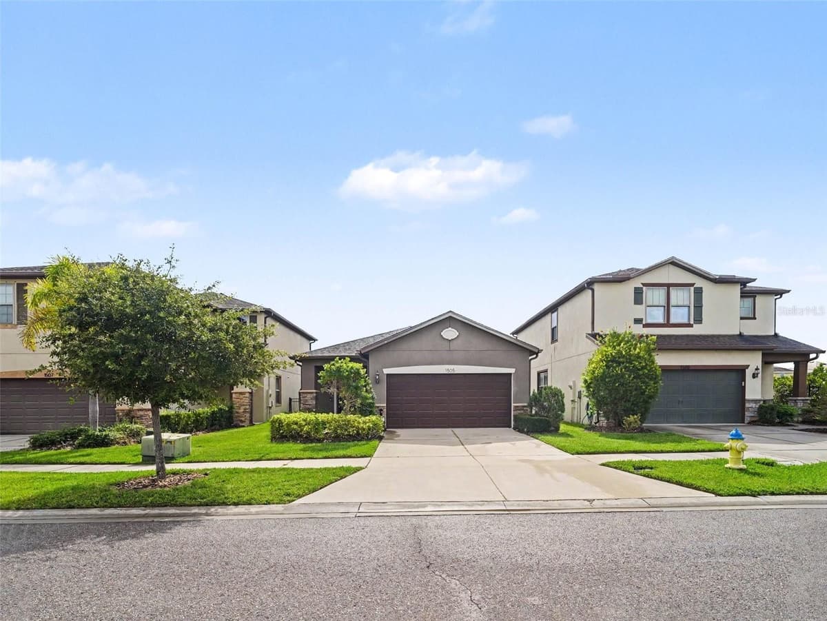 1505 CUSTER BAYOU ST — photo 3 of 30