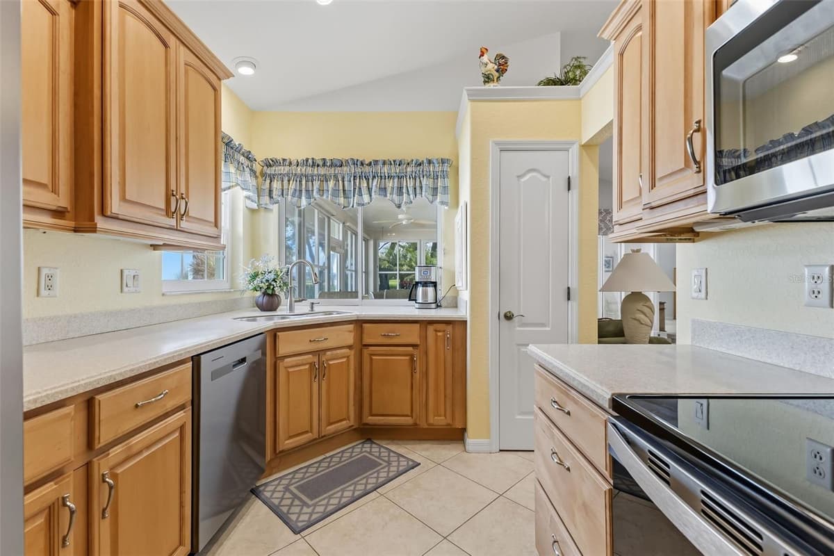 1317 CLUBVIEW COURT — photo 5 of 50