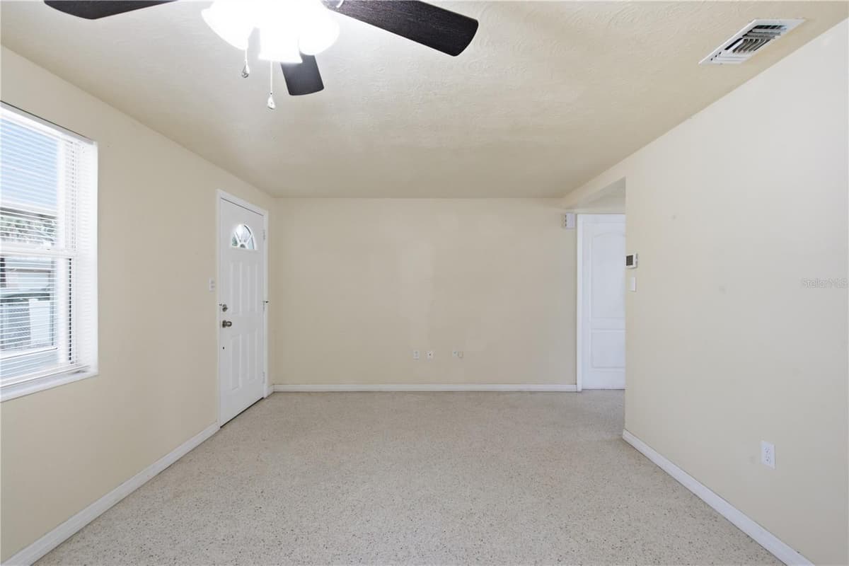 2122 HOLIDAY DRIVE — photo 10 of 28