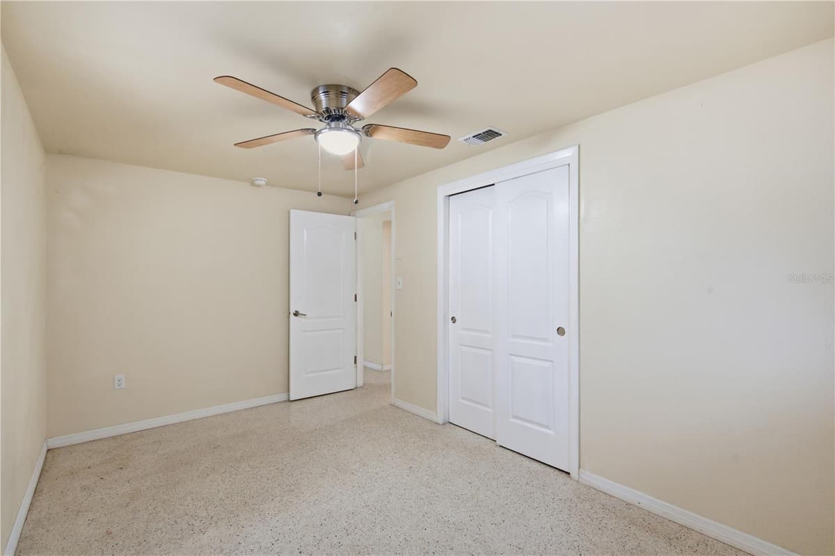 2122 HOLIDAY DRIVE — photo 14 of 28