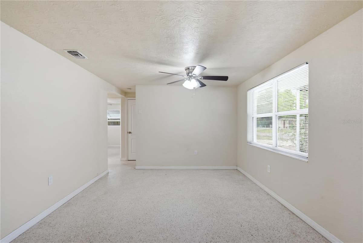 2122 HOLIDAY DRIVE — photo 11 of 28