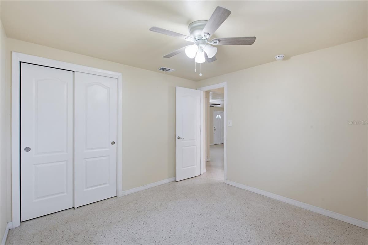 2122 HOLIDAY DRIVE — photo 17 of 28