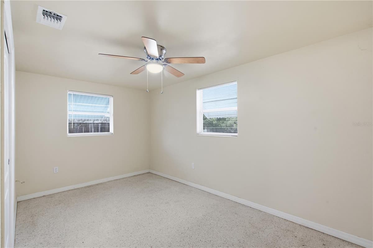 2122 HOLIDAY DRIVE — photo 13 of 28