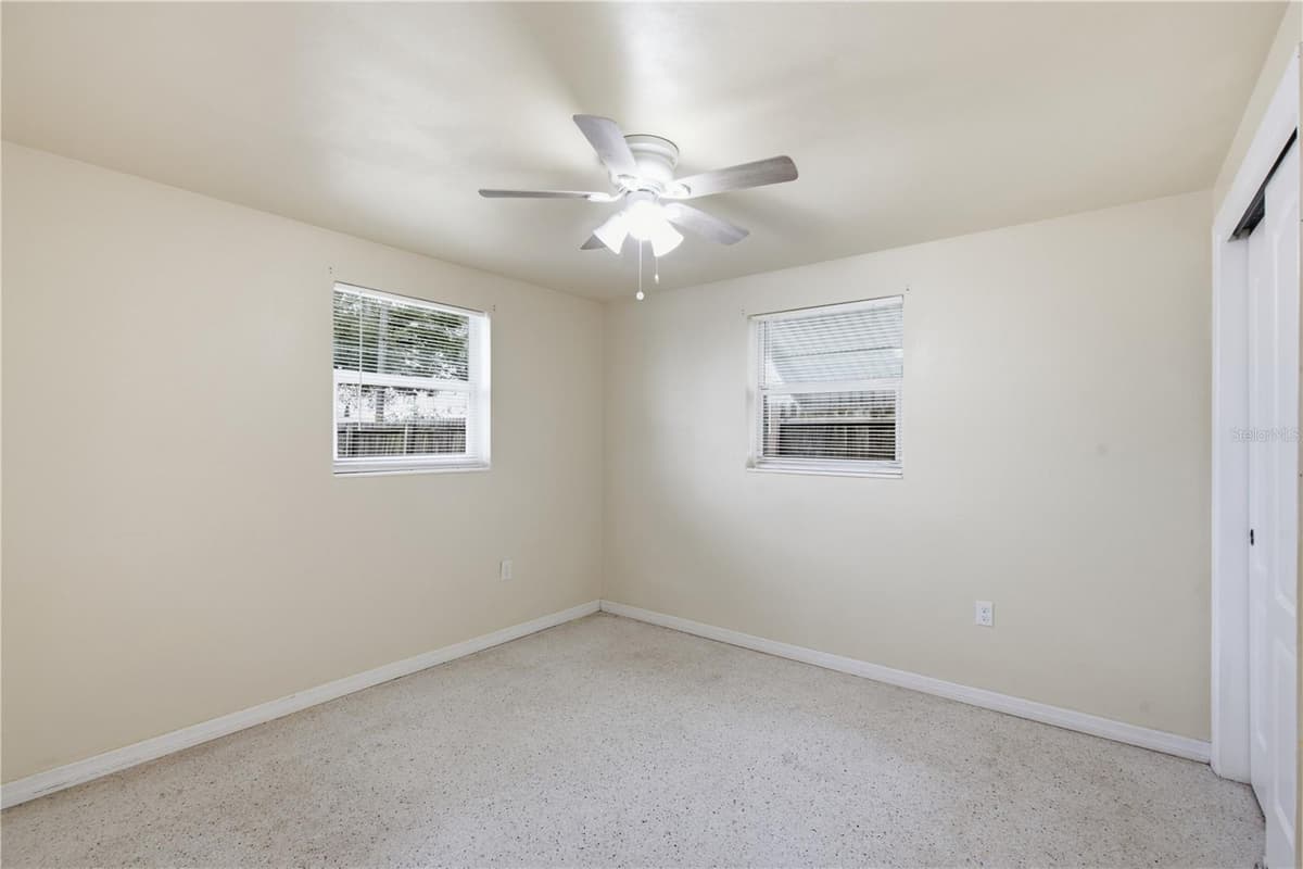 2122 HOLIDAY DRIVE — photo 16 of 28
