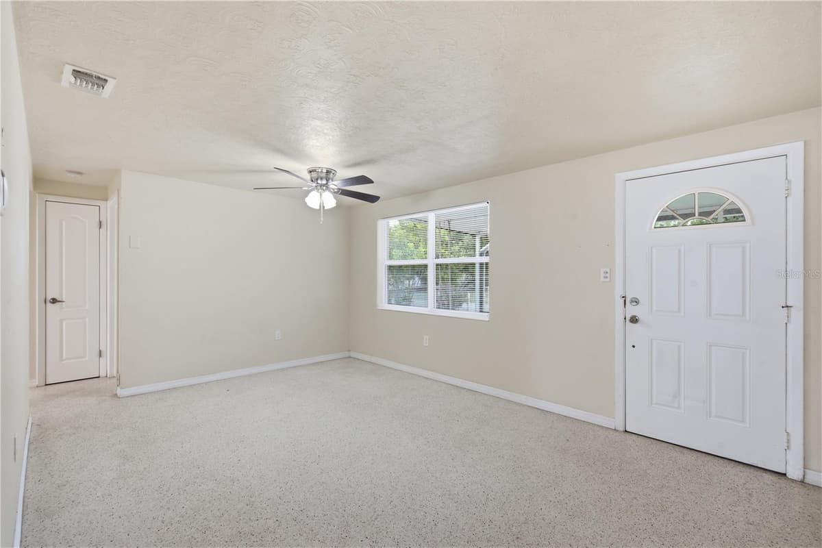 2122 HOLIDAY DRIVE — photo 12 of 28