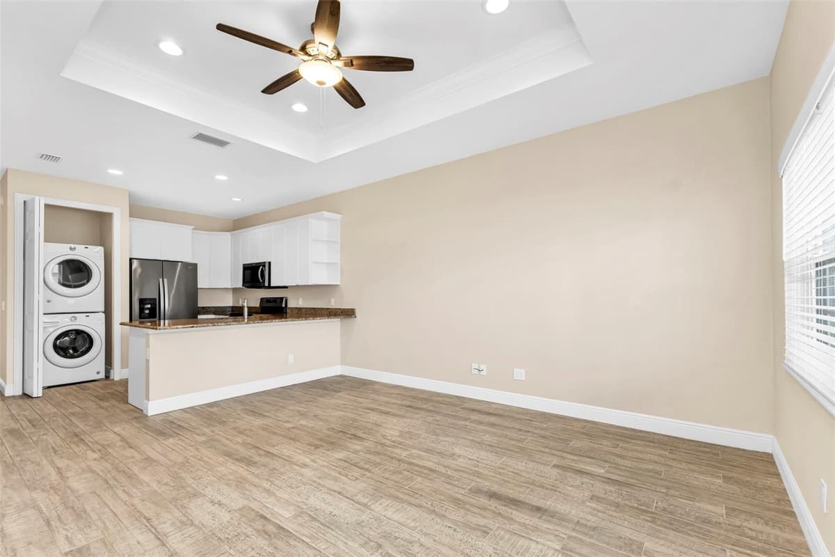 306 GRACE STREET — photo 10 of 21