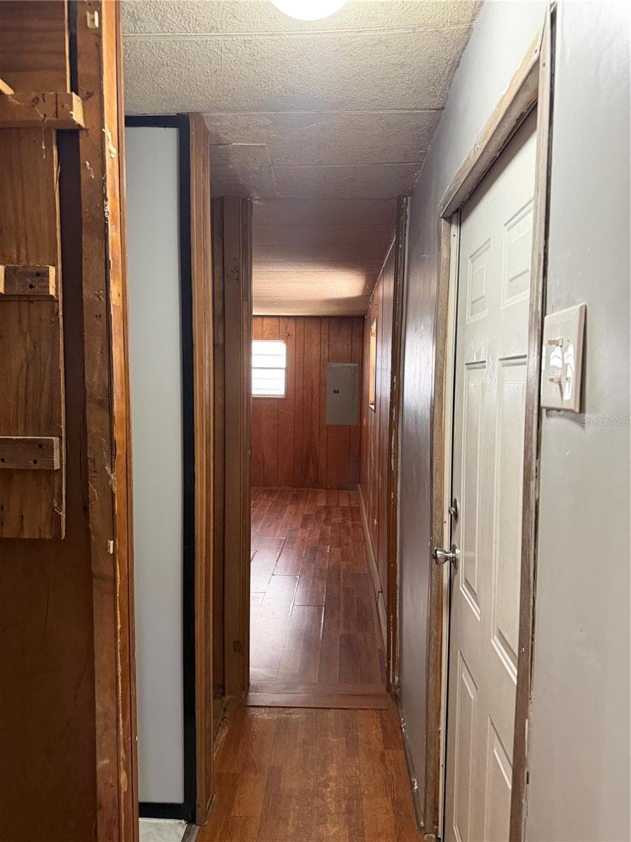 196 ROBINHOOD DRIVE — photo 7 of 18