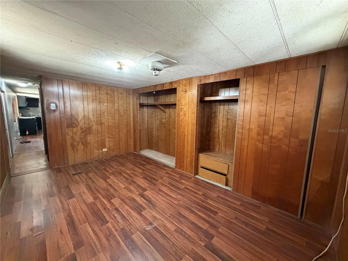 196 ROBINHOOD DRIVE — photo 11 of 18