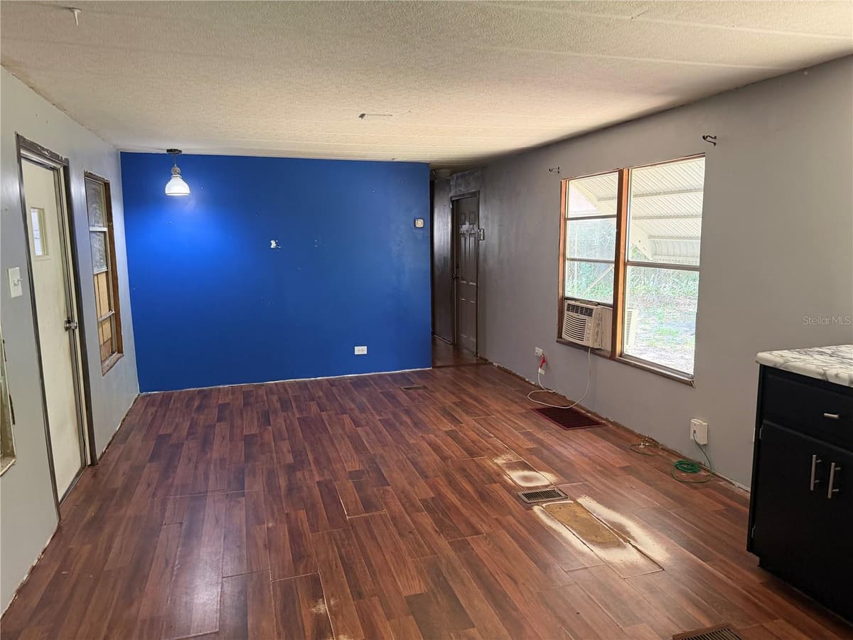 196 ROBINHOOD DRIVE — photo 6 of 18