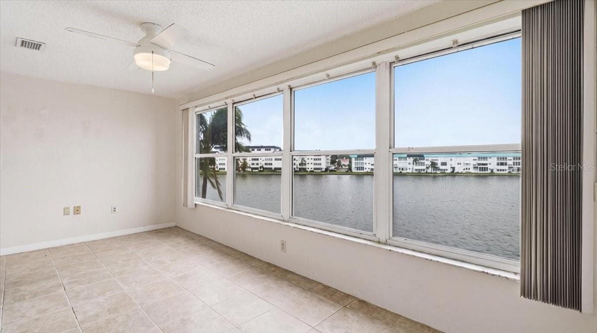 5925 SHORE BOULEVARD — photo 16 of 29