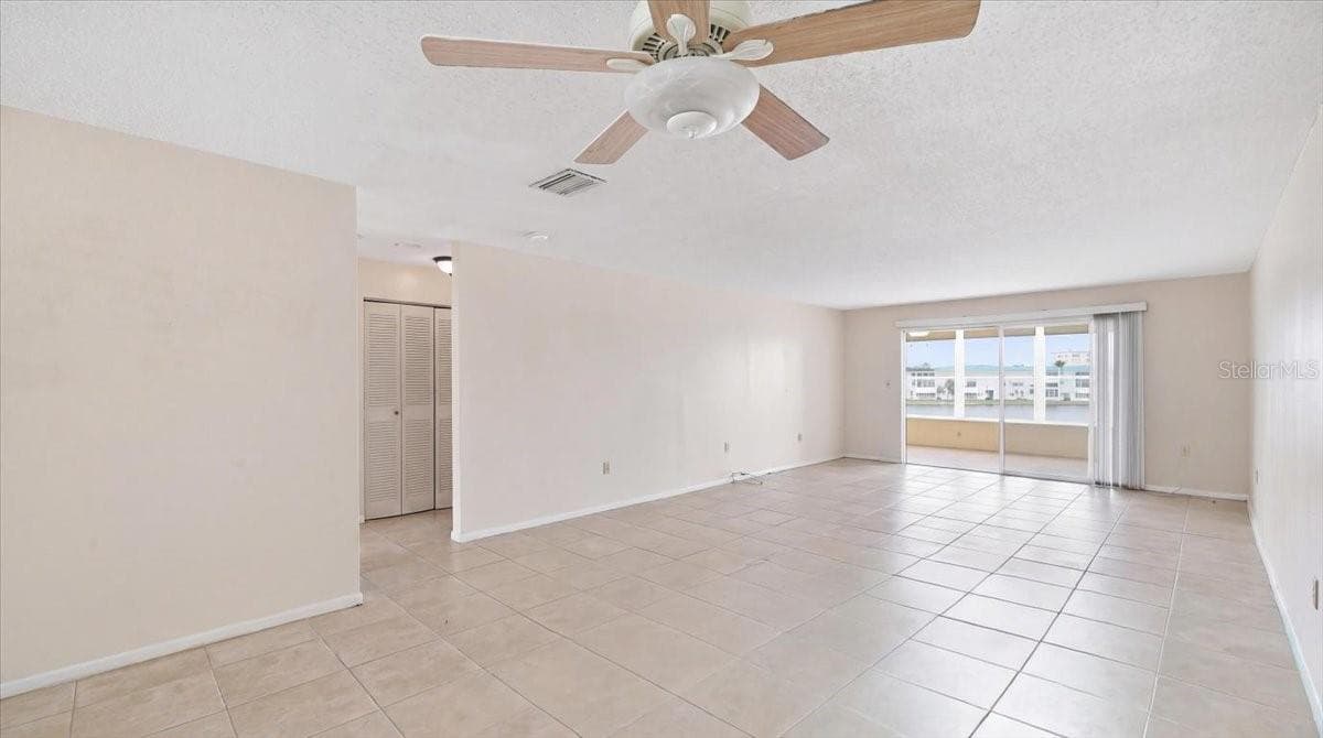 5925 SHORE BOULEVARD — photo 10 of 29