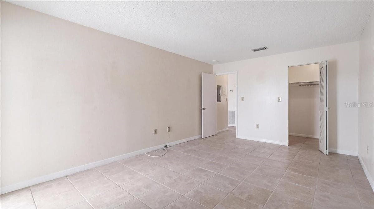 5925 SHORE BOULEVARD — photo 20 of 29