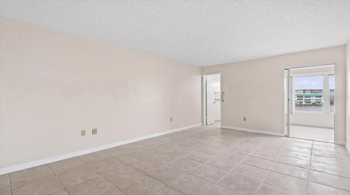 5925 SHORE BOULEVARD — photo 18 of 29