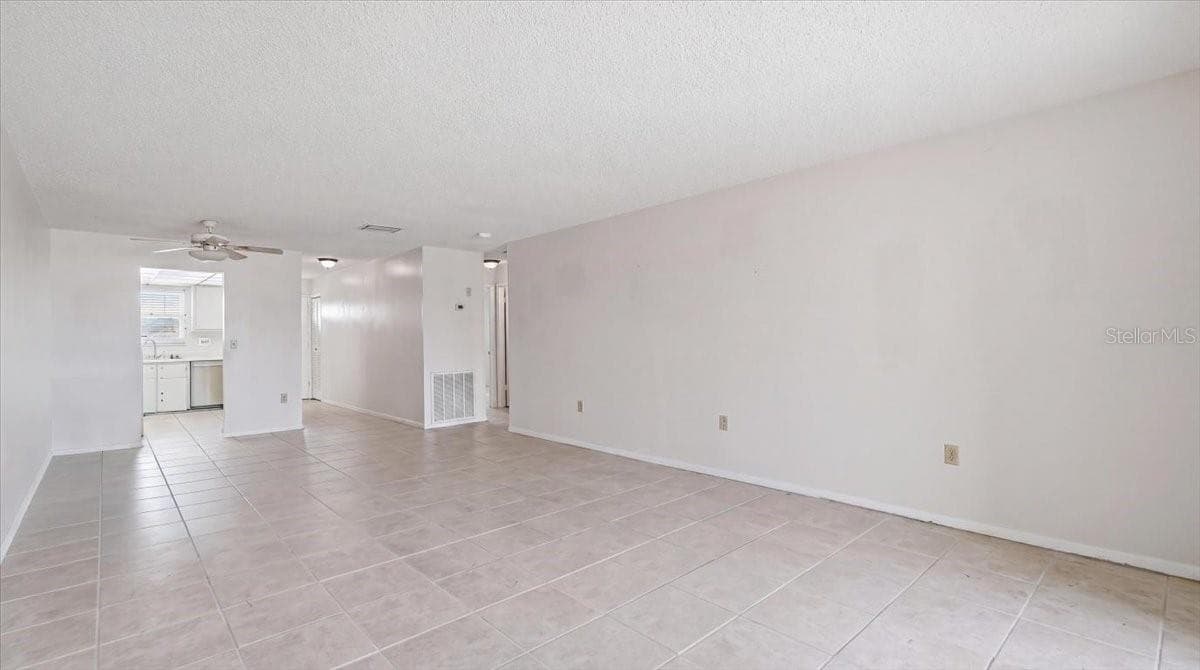 5925 SHORE BOULEVARD — photo 12 of 29