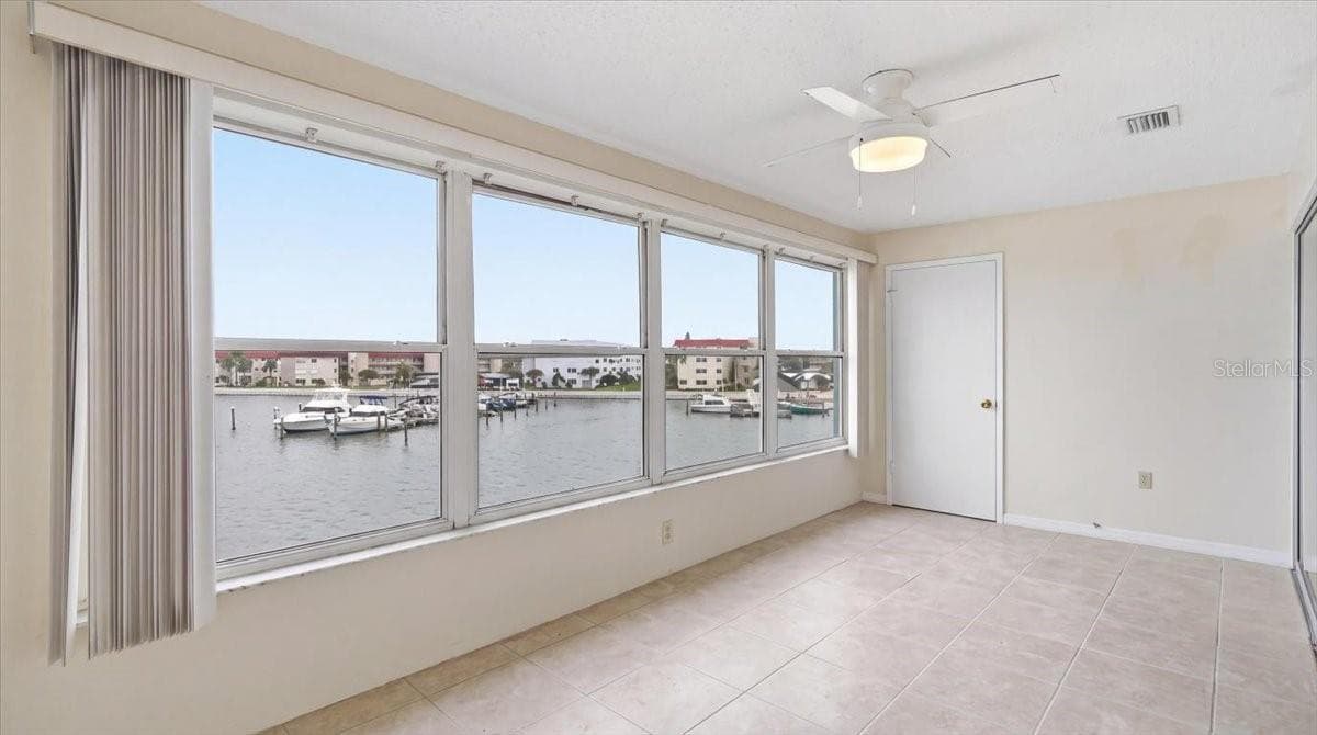 5925 SHORE BOULEVARD — photo 17 of 29