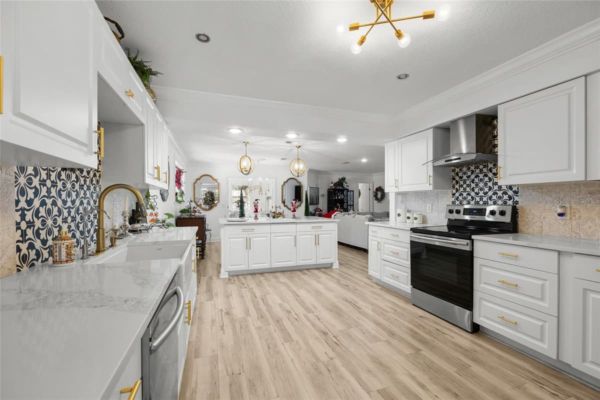 172 BRADSHAW GLEN — photo 10 of 39
