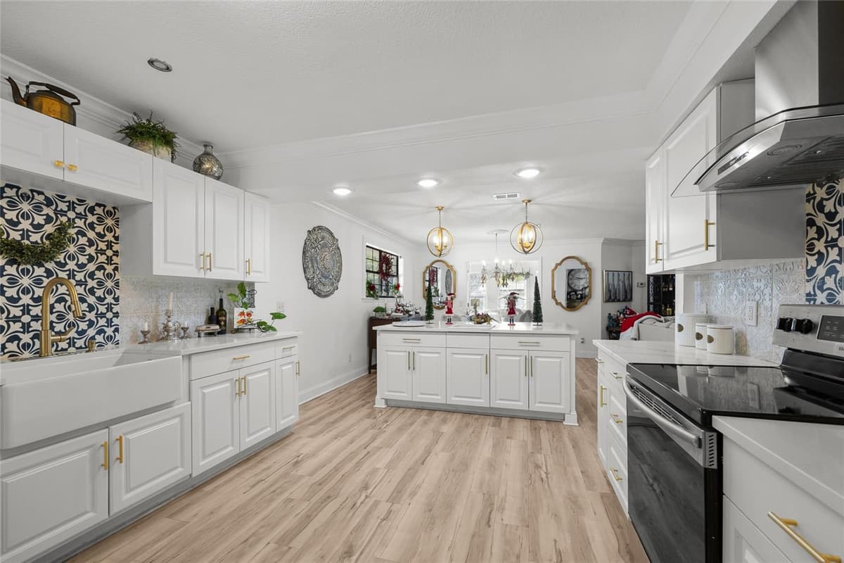 172 BRADSHAW GLEN — photo 9 of 39