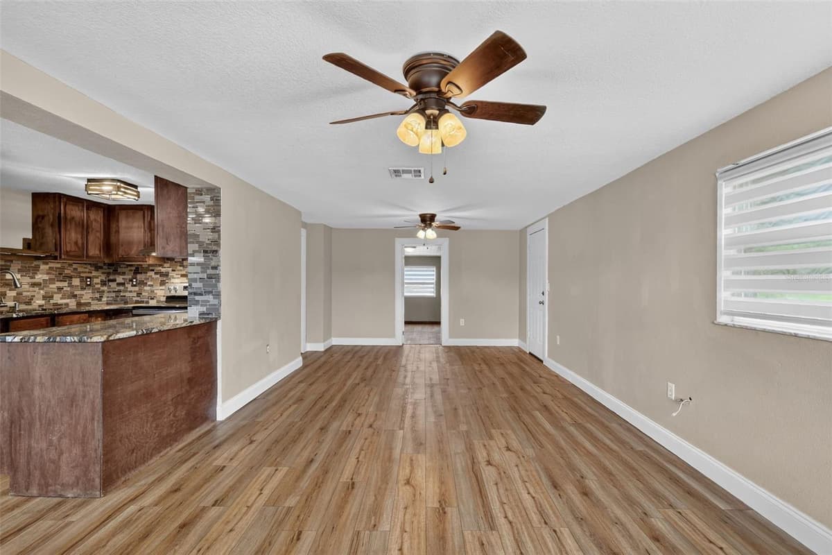1111 DORA AVENUE — photo 4 of 34