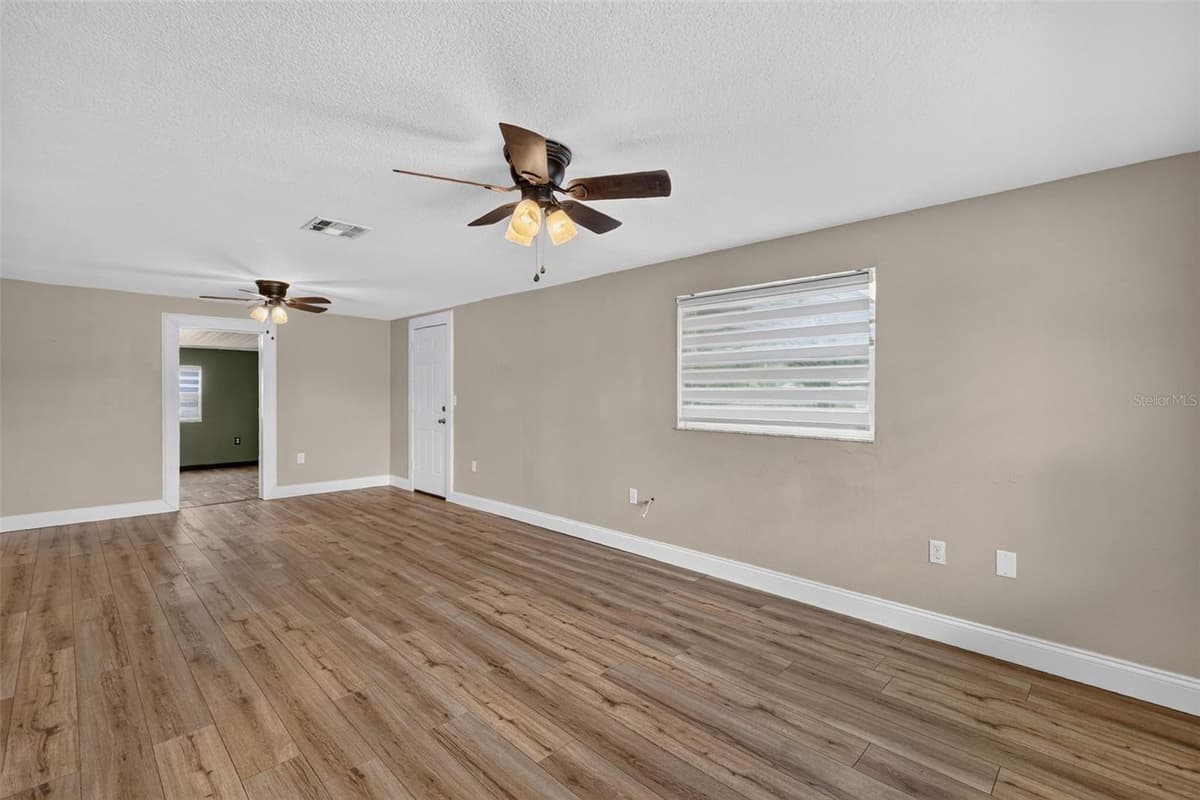 1111 DORA AVENUE — photo 3 of 34
