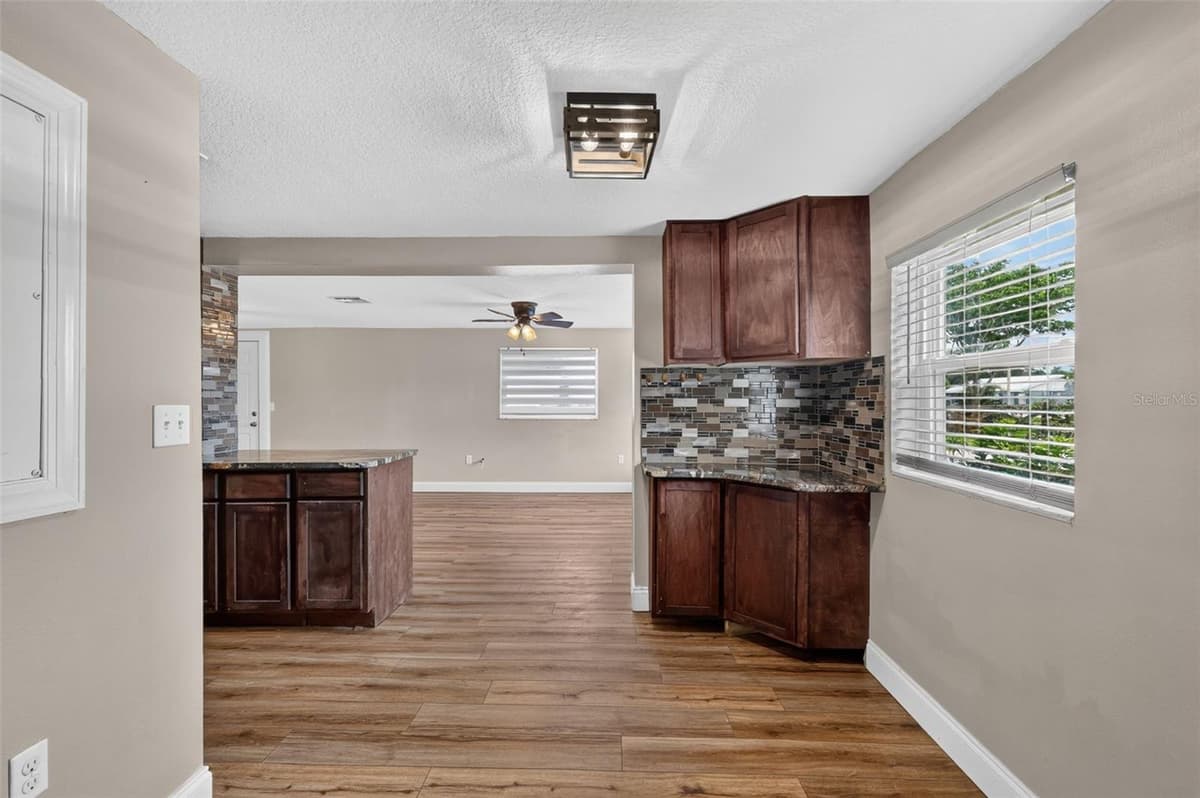 1111 DORA AVENUE — photo 16 of 34
