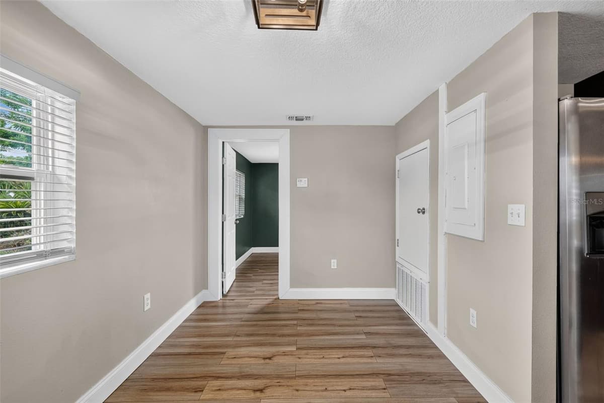1111 DORA AVENUE — photo 15 of 34