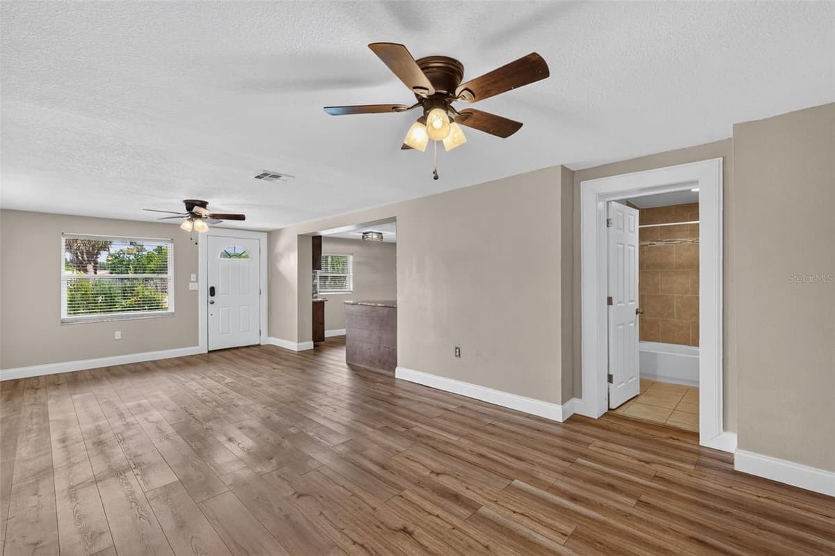 1111 DORA AVENUE — photo 6 of 34
