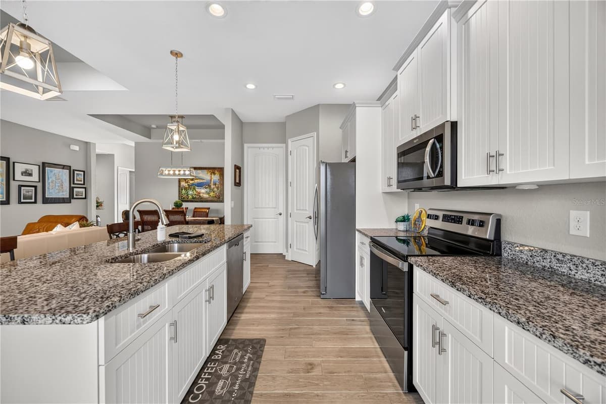 119 GREEN OAK PARK — photo 15 of 63