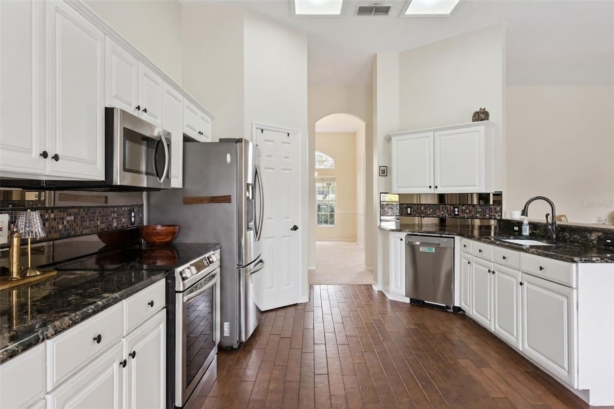 14313 ROXSHIRE DRIVE — photo 14 of 46