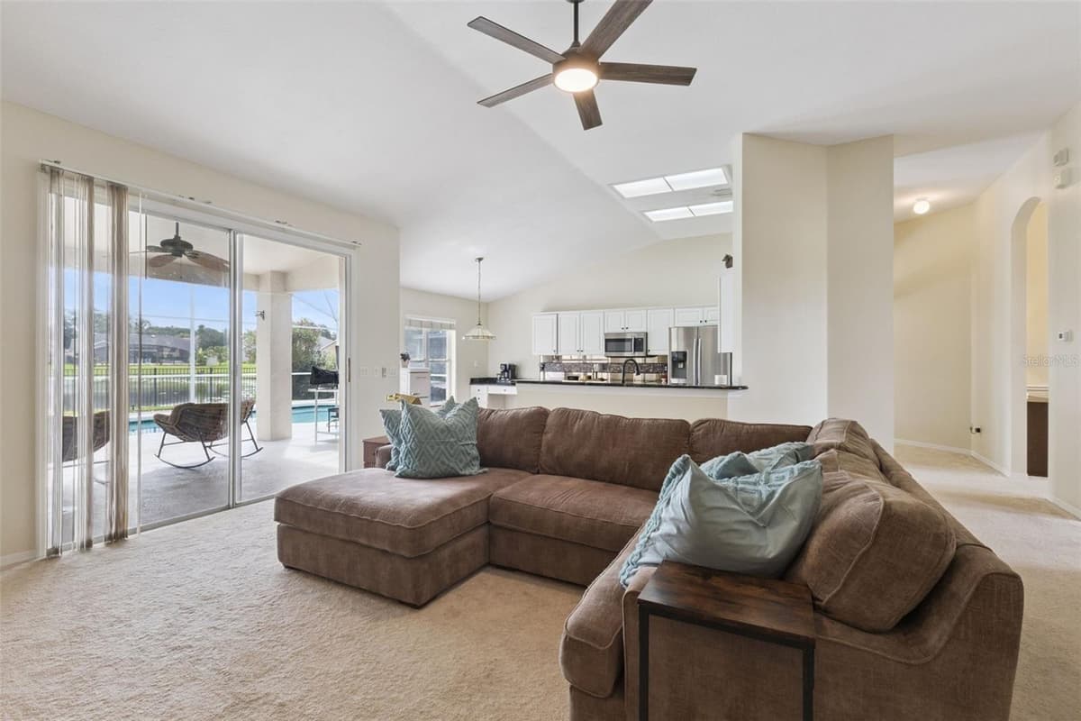 14313 ROXSHIRE DRIVE — photo 10 of 46