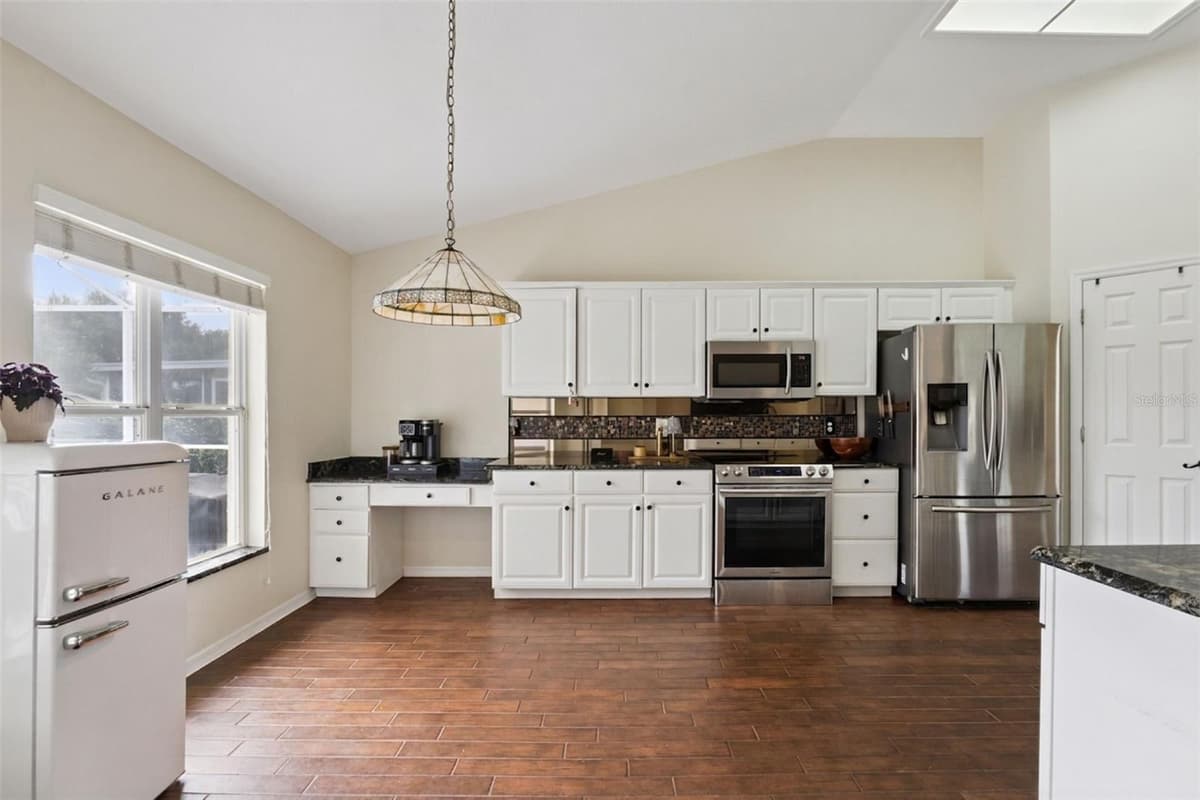 14313 ROXSHIRE DRIVE — photo 12 of 46