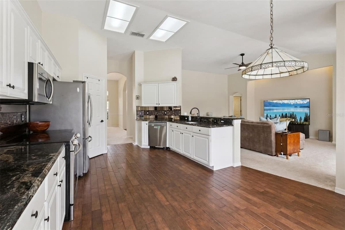 14313 ROXSHIRE DRIVE — photo 11 of 46