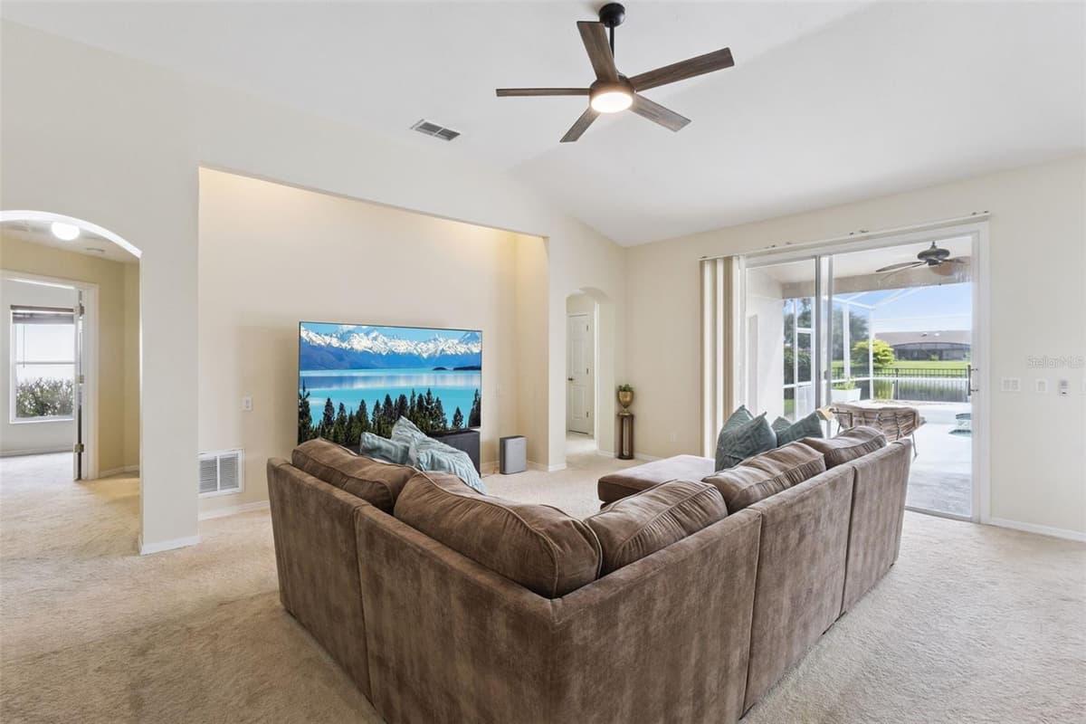 14313 ROXSHIRE DRIVE — photo 8 of 46