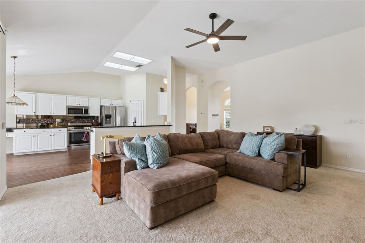 14313 ROXSHIRE DRIVE — photo 9 of 46