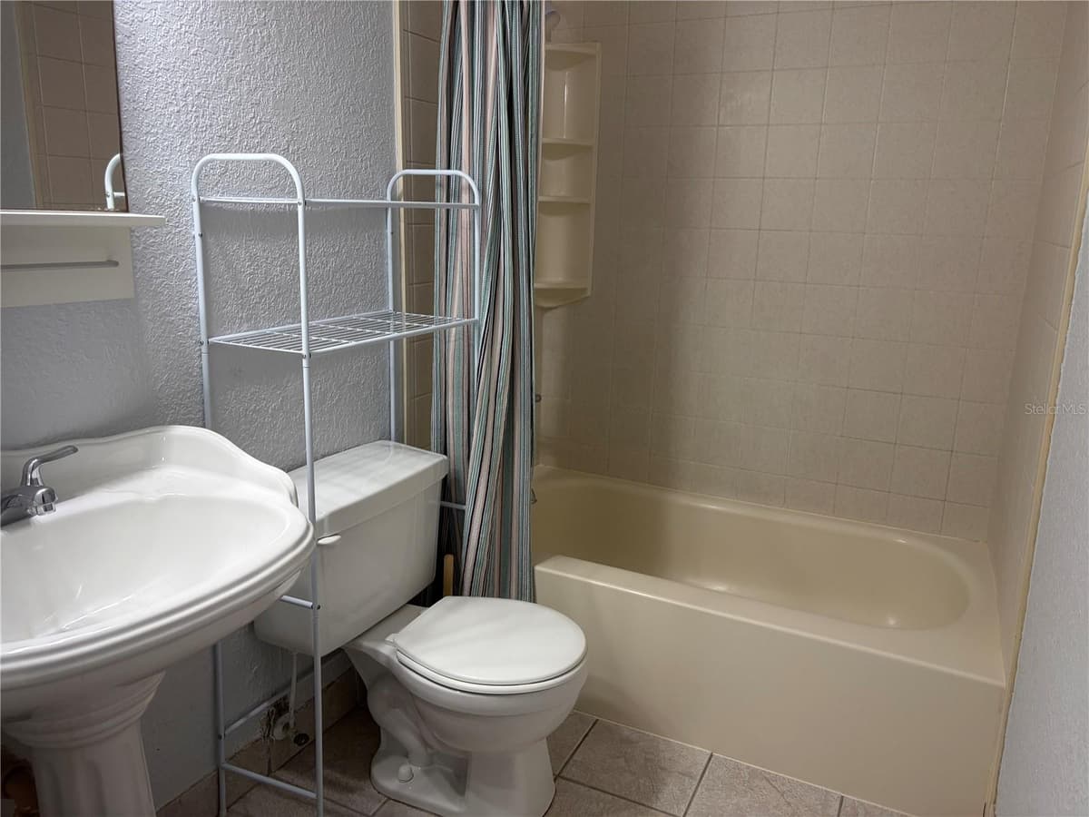 5926 PEREGRINE AVENUE — photo 15 of 17