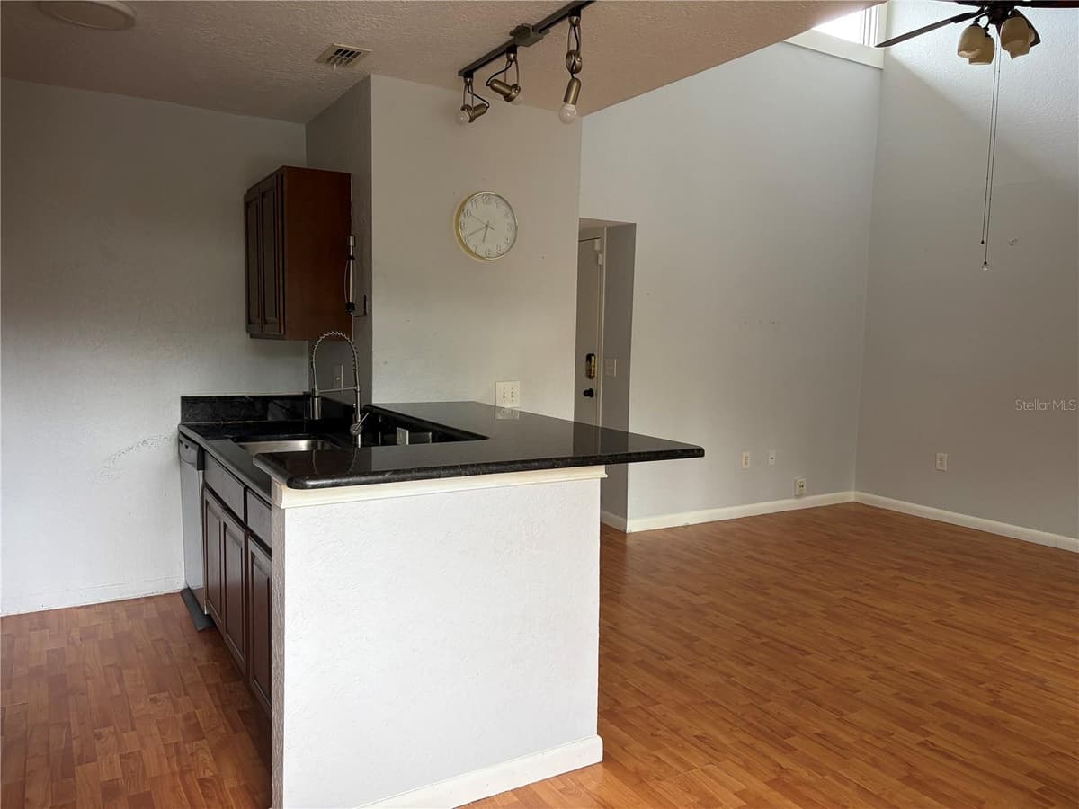 5926 PEREGRINE AVENUE — photo 5 of 17