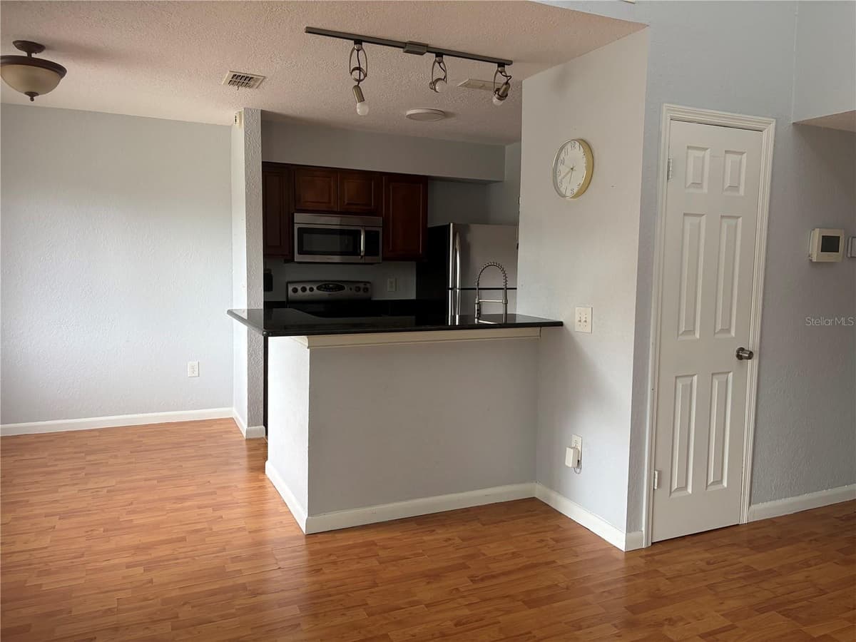 5926 PEREGRINE AVENUE — photo 8 of 17