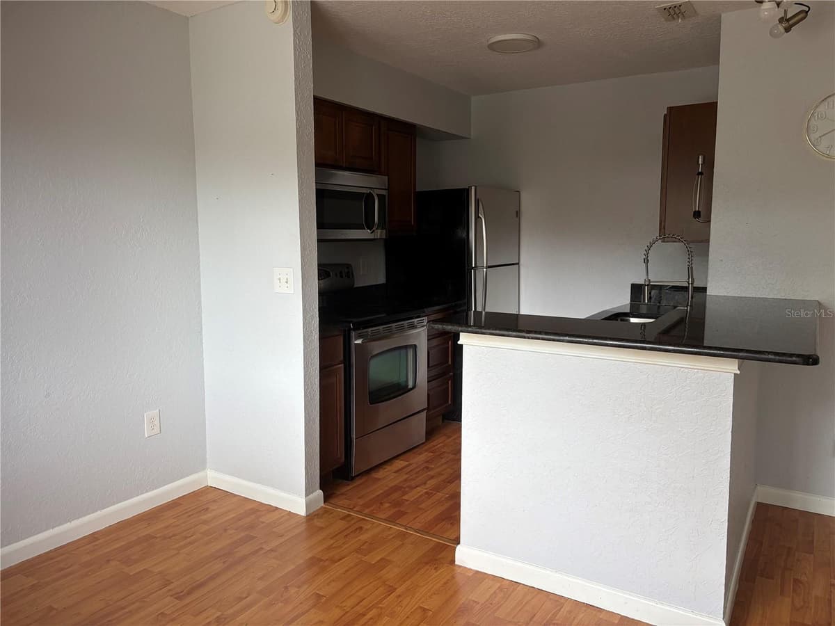 5926 PEREGRINE AVENUE — photo 6 of 17