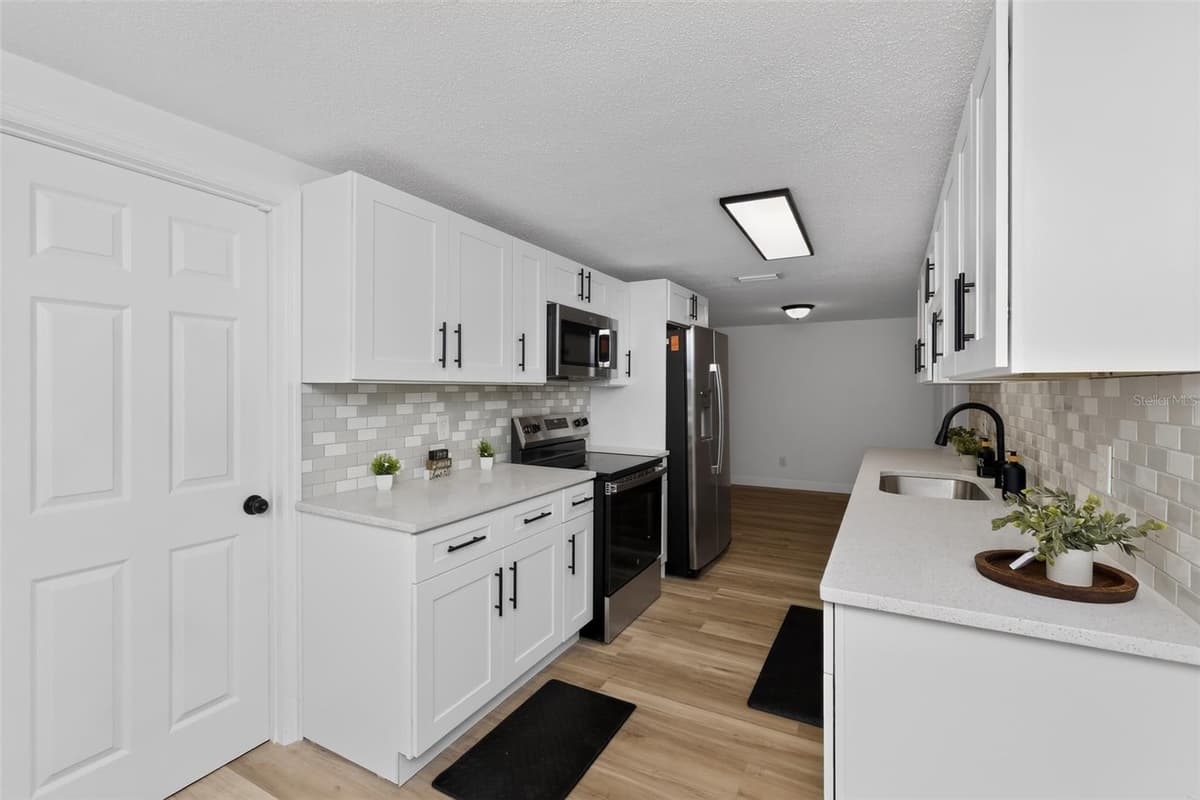 5644 BERLIN DRIVE — photo 7 of 28