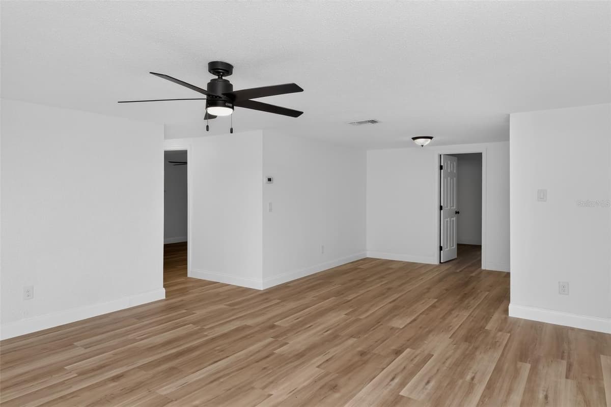 5644 BERLIN DRIVE — photo 4 of 28