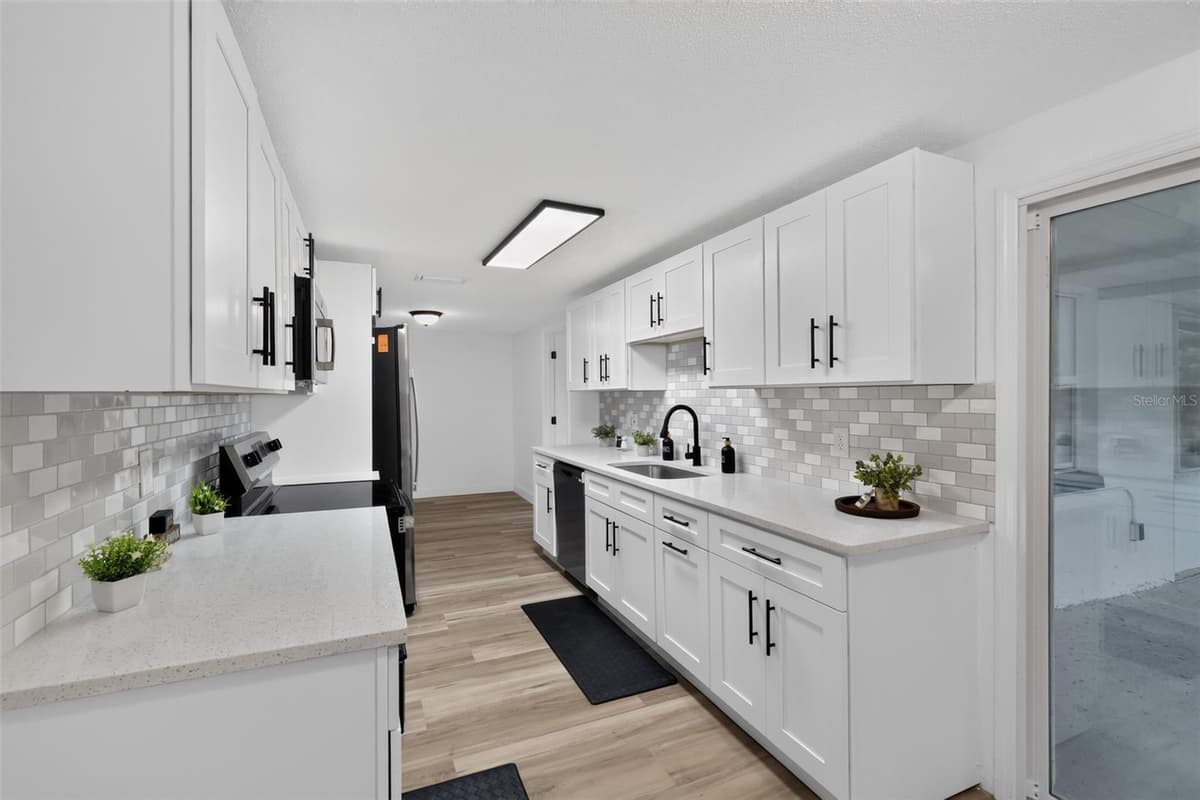 5644 BERLIN DRIVE — photo 8 of 28